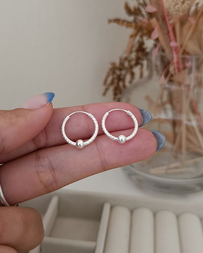Argollas Labradas con Bolitas 