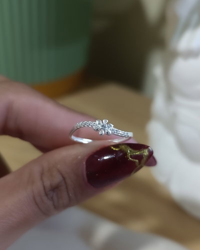 Anillo Flor con Cubic