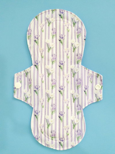 Toallita menstrual Nocturna "Flores violetas" 