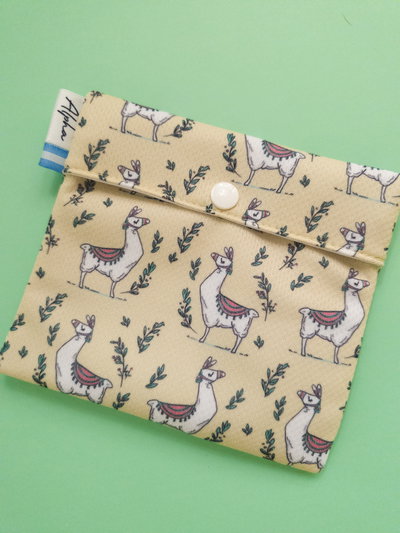 Bolsitas impermeables porta toallitas "Llamitas"