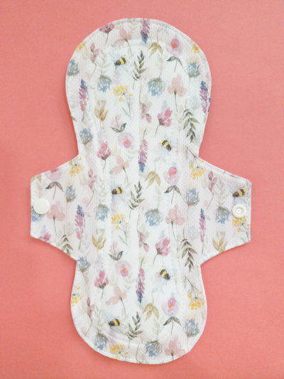 Toallita menstrual Nocturna "Abejas y flores" 