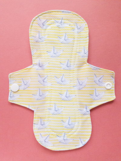 Toallita menstrual Diurna "Barquitos de papel" 