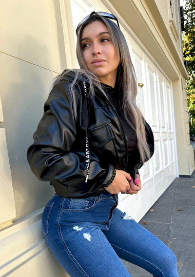 Campera cuerina y Capucha Merilyn 