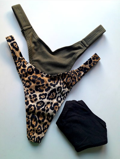 Bombi en V Morley Print x2