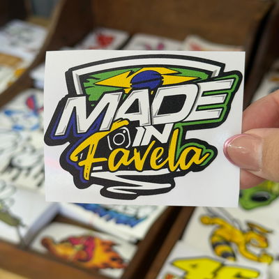 MADE IN FAVELA ESCUDO