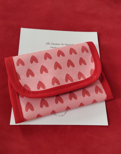 Tarjetero plegable corazones rojos