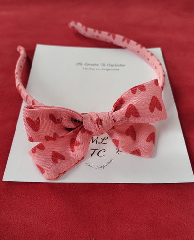 Vincha moño corazones rojos 