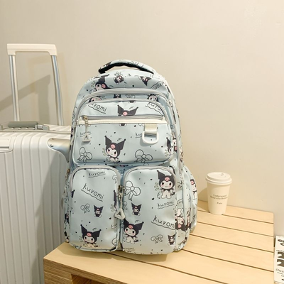 MOCHILA KUROMI CON BOLSILLOS CELESTE PASTEL 18"