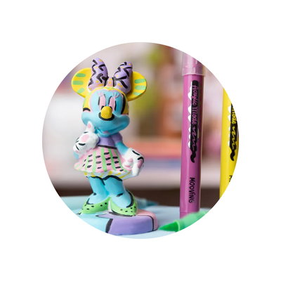 MOOVING MINNIE FIGURA DE YESO CON 8 MARCADORES