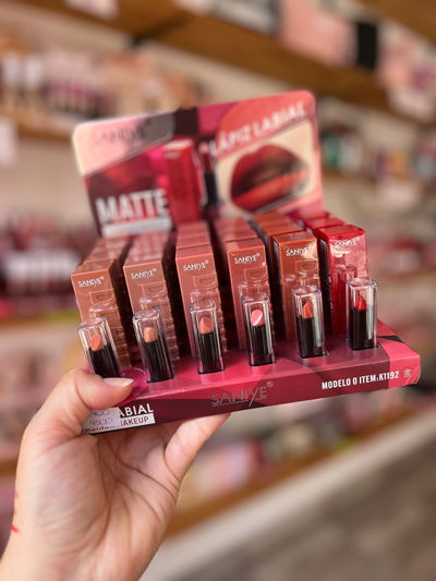 LABIAL EN BARRA CREMOSO MATTE SANIYE 