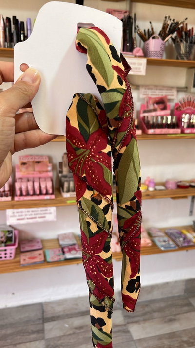 PAÑUELO 50X50 FLORES ROJAS