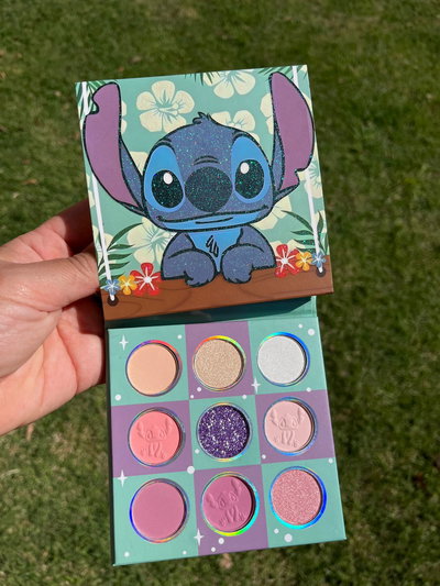 PALETA DE SOMBRAS 9 TONOS CON ESPEJO STITCH CON FLORES