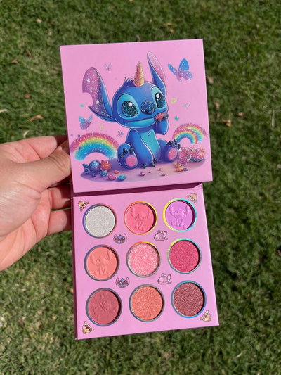 PALETA DE SOMBRAS 9 TONOS CON ESPEJO STITCH ARCOIRIS