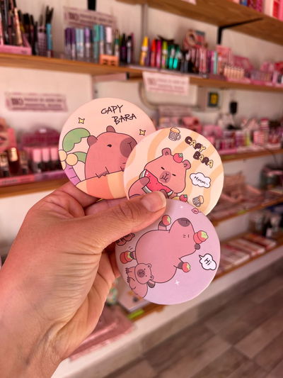 ESPEJO DE CARTERA SANRIO Y CAPYBARA