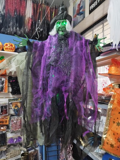 BRUJA HECHICERA SINIESTRA LED