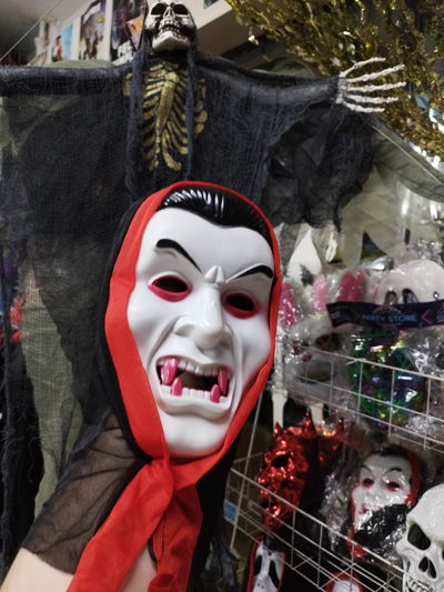 MASCARA DRACULA CON CAPUCHA