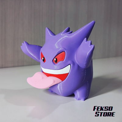 Gengar apoyado sobre ventana