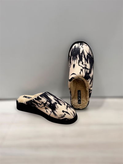 PANTUFLA CLÁSICA ESTAMPADA CON PIEL
