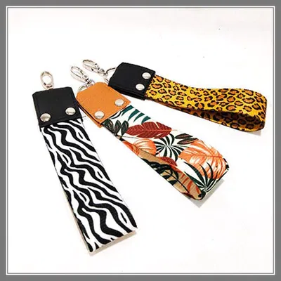 LLAVERO DE CINTA ANCHA ESTAMPADA