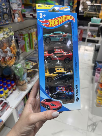 Pack 5 autos Hot Wlhhers 