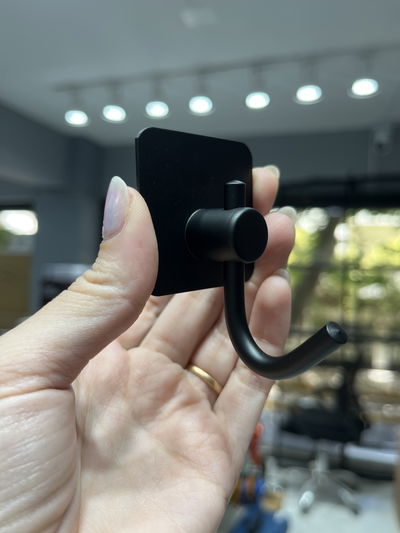 Pack x4 ganchos autoadhesivos metálicos negro mate