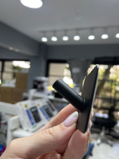 Pack x4 ganchos metálicos ángulo autoadhesivos negro mate