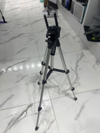 Trípode extensible con nivel