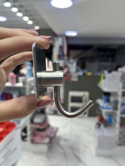 Pack x4 Gancho adhesivo metálico  072