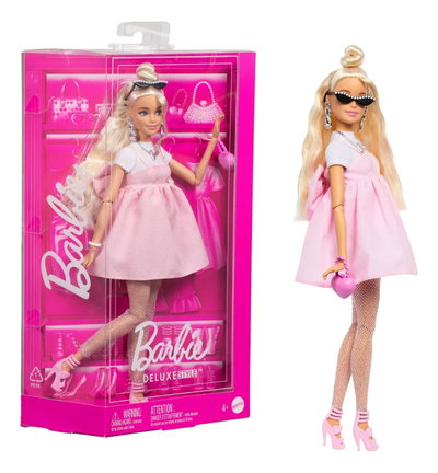 Barbie. Deluxe Style nro. 3 en traje de Barbiecore, con medias de malla. Mattel.