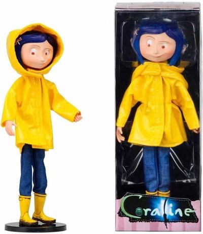 Coraline. Muñeca con Impermeable y Botas. 
