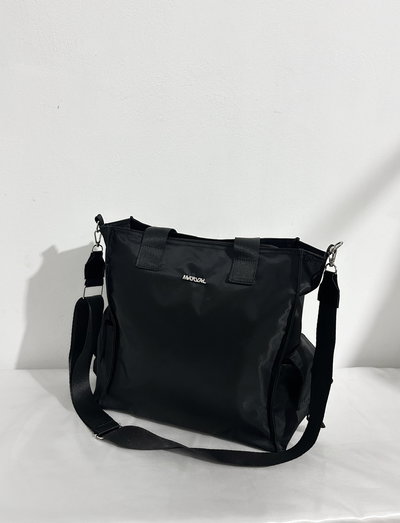 Bolso Donatella negro impermeable (se envía a partir del 30/4) 