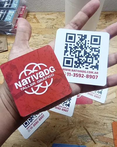Tarjetas con QR y puntas redondeadas