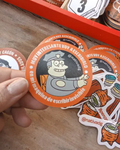 Stickers 7cm impresos en Vinilo UV