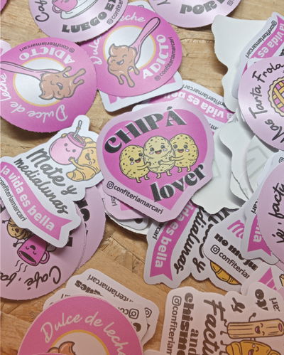 Stickers variados 6cm en Vinilo UV diseño incluido