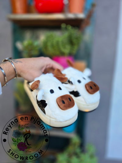 PANTUFLAS IMPORTADAS DE NIÑOS VACA CON LUCES