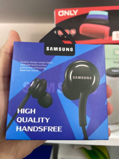 Auriculares AKG