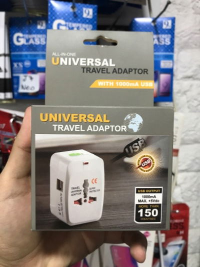 Adaptador universal viajero. All in one, + 2 USB