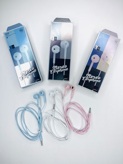 Auriculares con cable u19