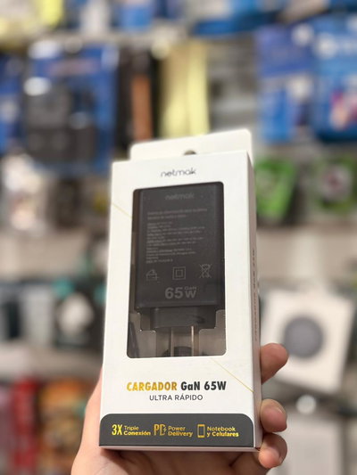 Cargador Netmak USB + tipo C, con cable C a C