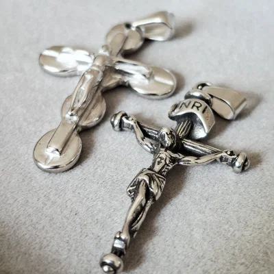 Dije cruz con Cristo ●AQ●