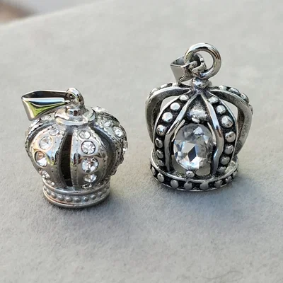Dije Corona con Strass ●AQ●