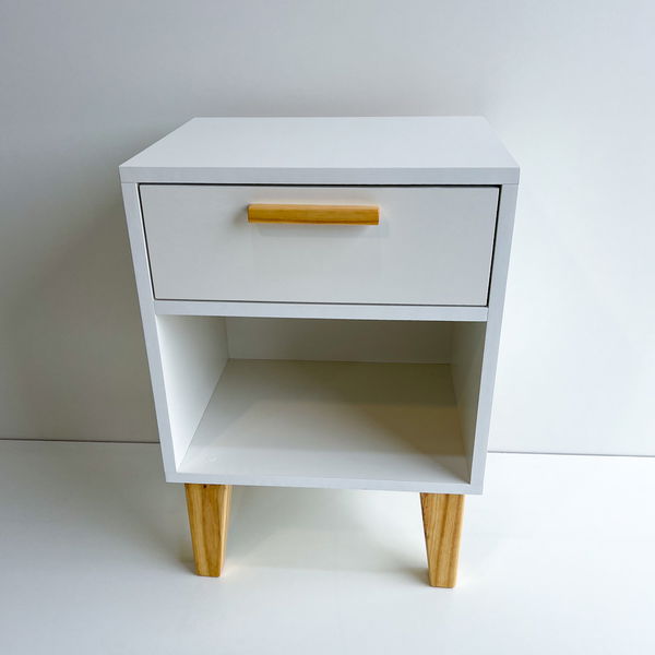 Mesa de luz Nórdica 01