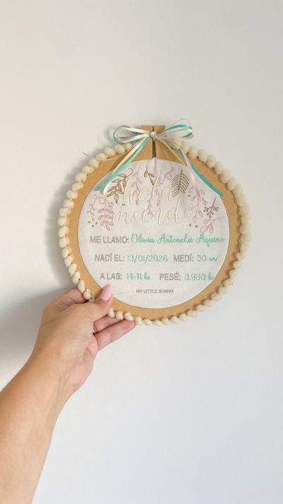 Hola mundo bordado hojitas