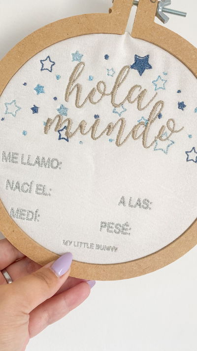 Hola mundo bordado estrellitas