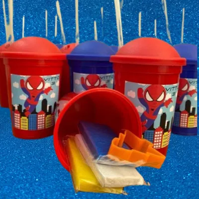 Vasos Milkshake con 2 masitas + 1 palito/herramienta + 1 sellito + 2 cortantes chicos