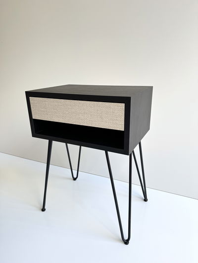 Mesa de luz Negra con cajon y patas hairpin