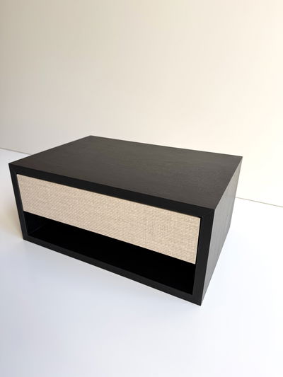 Mesa de luz flotante lista para instalar Melamina Negra