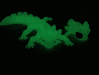 PACK AXOLOTE ARTICULADO + MINI AXOLOTE ARTICULADO BRILLA OSCURIDAD