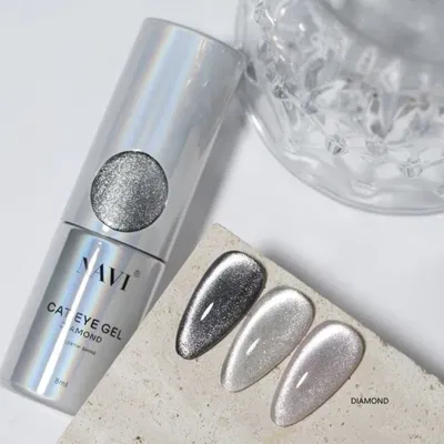 ESMALTE NAVI CAT EYE DIAMOND PLATEADO OJO DE GATO