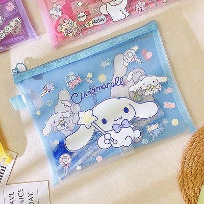 Set cartuchera + útiles Sanrio CINNAMOROLL CELESTE